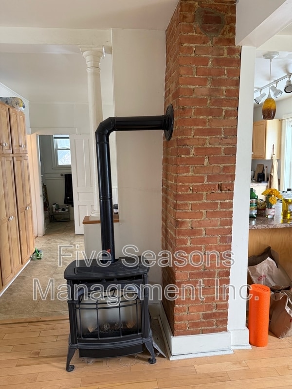 Building Photo - 384 St Paul St