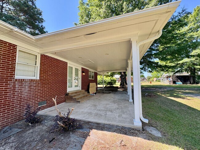 Building Photo - Adorable 2 Bedroom Home in the Heart of Nashville!