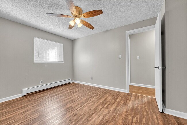 Building Photo - $1,395 — 2 bed, 1 bath renovated basement ...