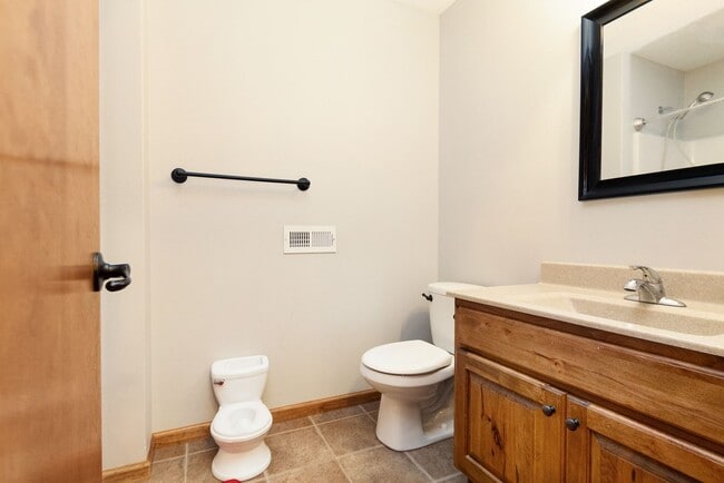 Building Photo - Italian Estates Property Management