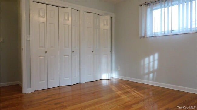 Building Photo - 10 S Nauraushaun Rd