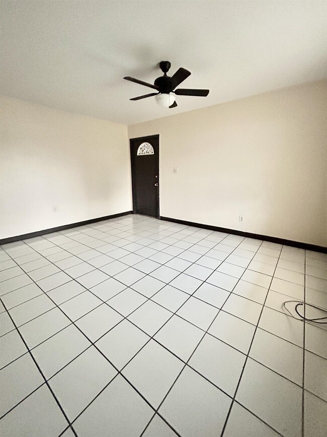 Building Photo - 1740 Gladiola Ln