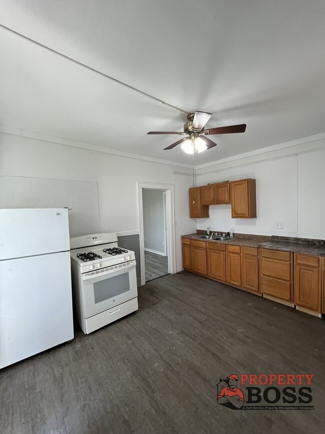 Building Photo - 1701 Elston St