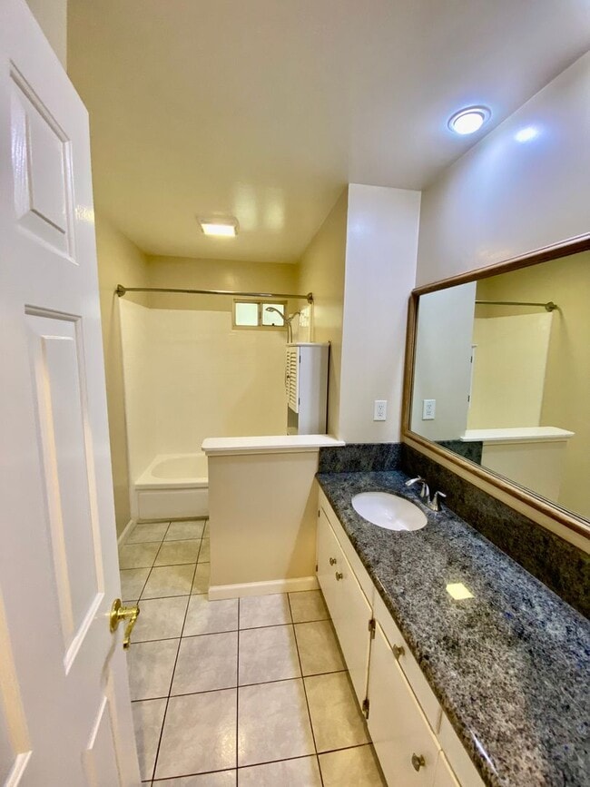 Building Photo - Quiet and Comfortable West San Jose Home