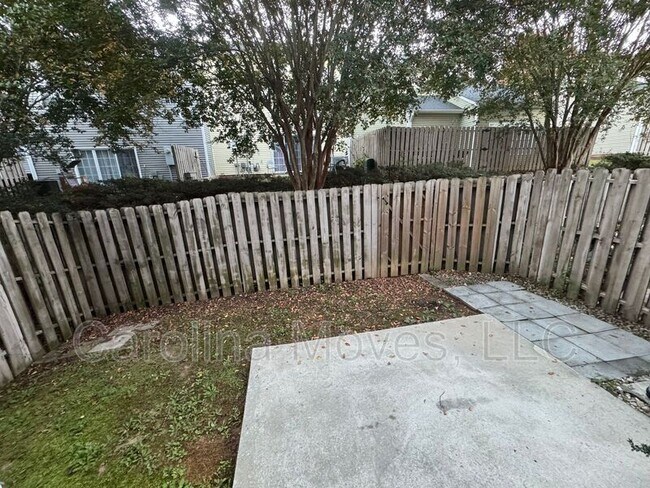 Building Photo - 121 Pine Walk Dr