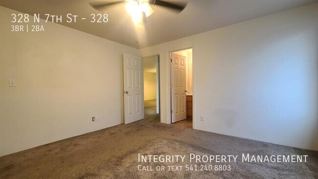 Building Photo - 328 N 7th St