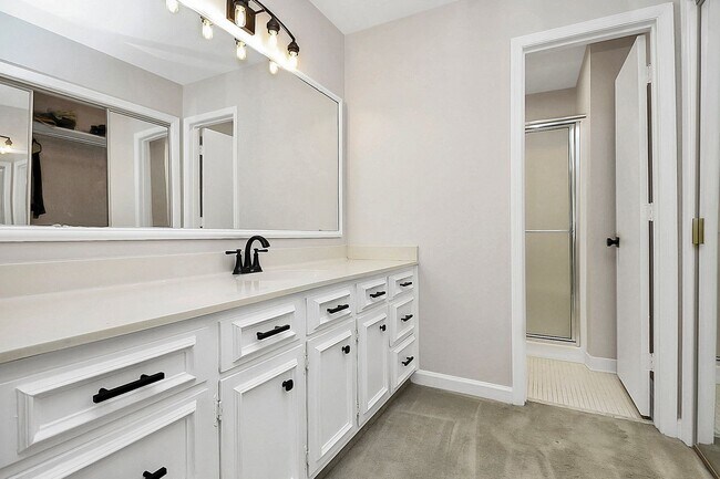 Building Photo - Spacious 2BR/2BA Condo in Prime South Charlotte Location!