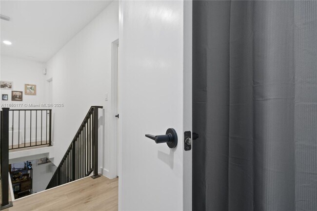 Building Photo - 214 NW 13th Ct