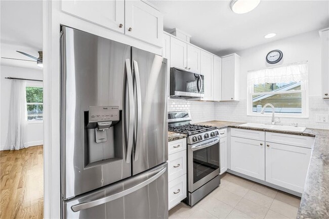 Building Photo - 348 11th Ave NE