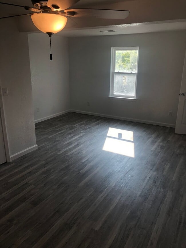 Building Photo - Available June 15th!!