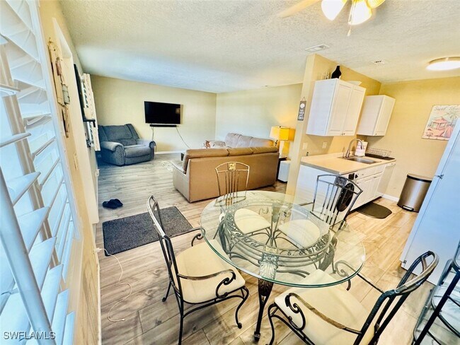 Building Photo - 4631 Bayshore Dr