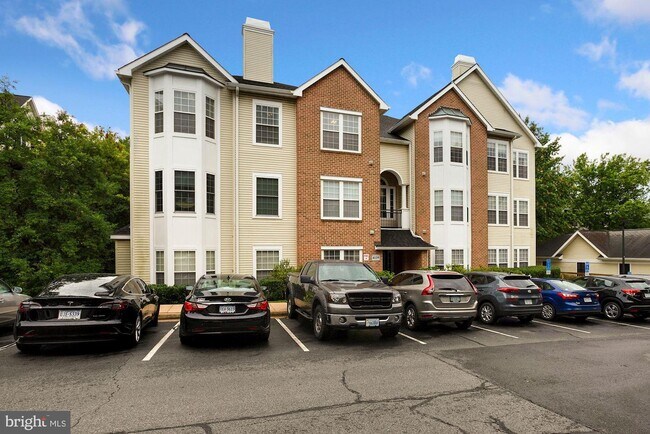 Building Photo - 4139 Fountainside Ln