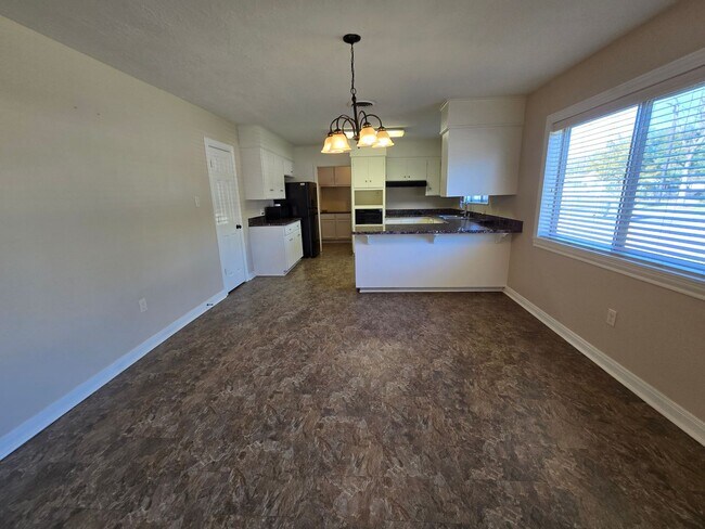 Building Photo - Spacious 3 Bedroom 2 Bath in Bryan!
