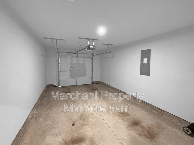 Building Photo - 403 Moss Branch Ct
