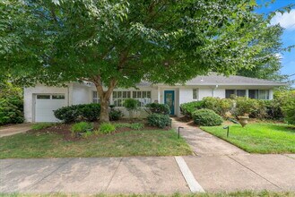 Building Photo - "Charming 4-Bed Retreat with Granite Kitch...