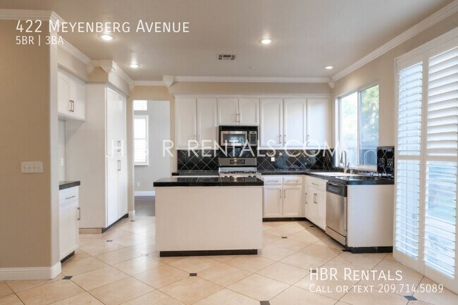 Building Photo - 422 Meyenberg Ave