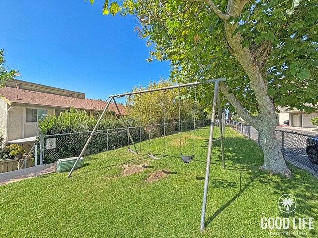 Building Photo - Spacious 3B/2.5BA Multi-Level Home in Redwood Village with Attached Garage, Private Patio & Commu...