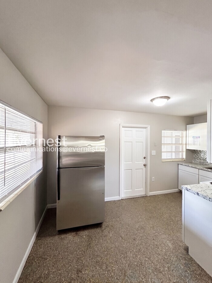 Building Photo - 4207 E Sandalwood Cir S