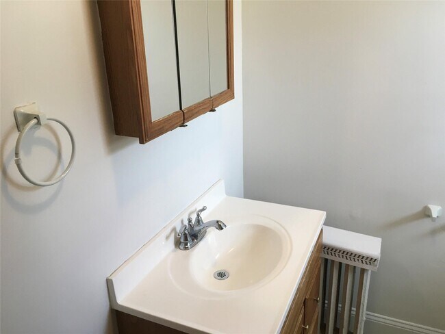 Building Photo - 38 Totten Pl