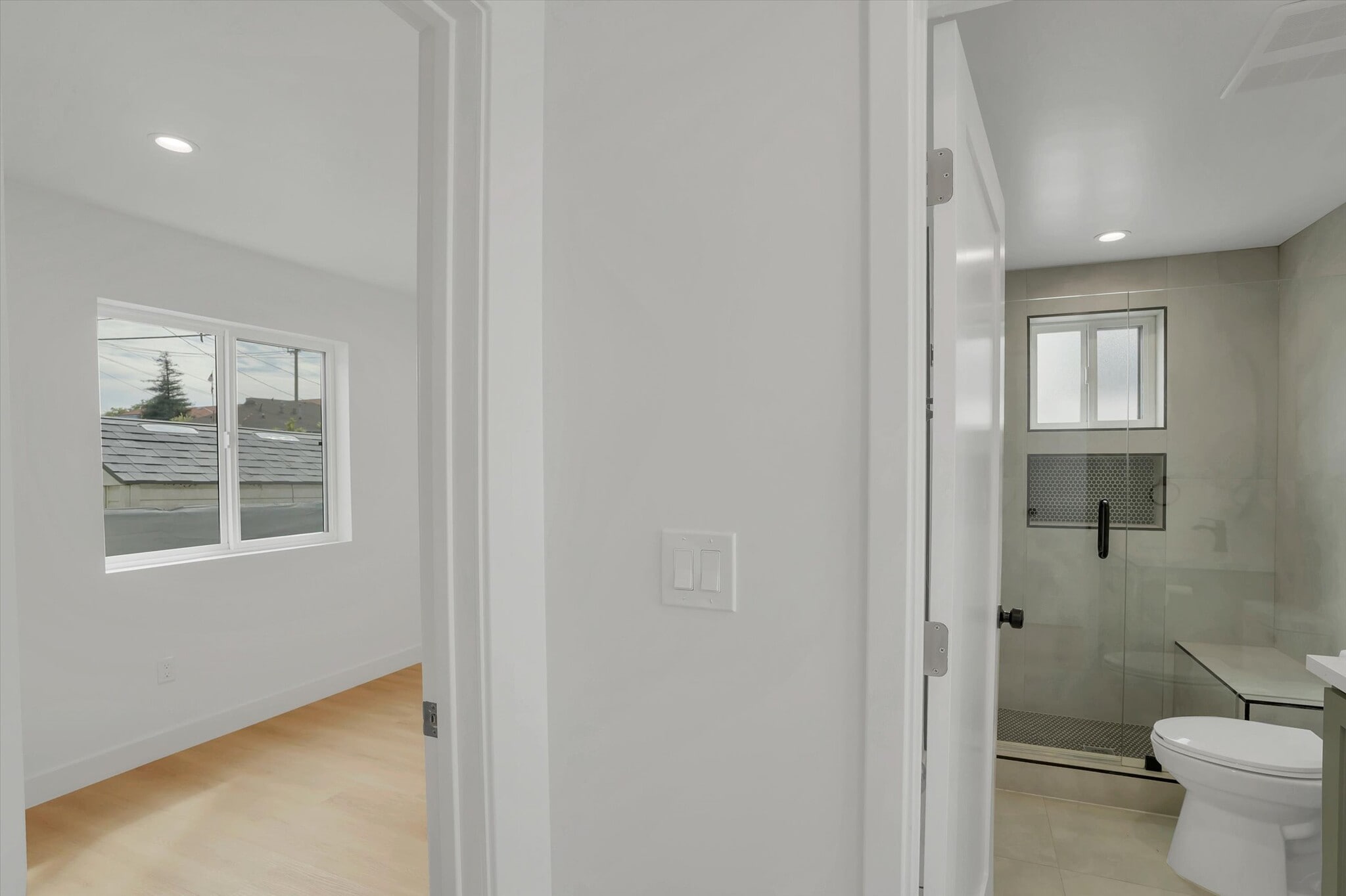 Building Photo - 2116 E 2nd St