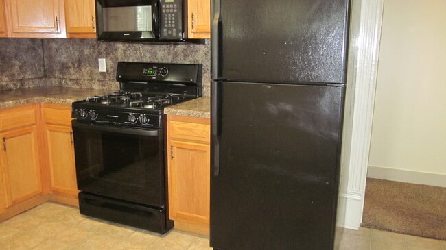 Building Photo - 209 W Dewald St