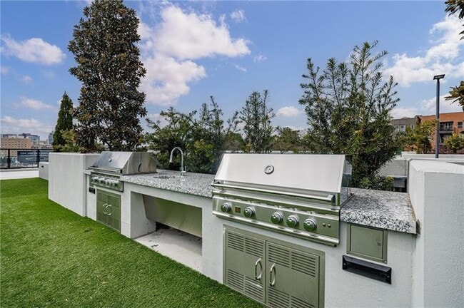 Building Photo - 2425 Peachtree Rd NE