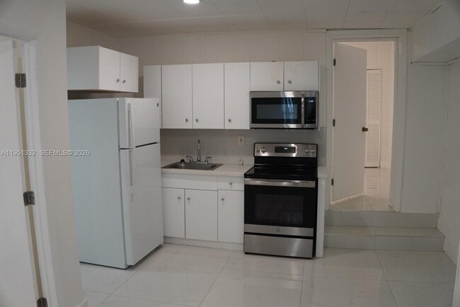 Building Photo - 61 SW 58th Ct