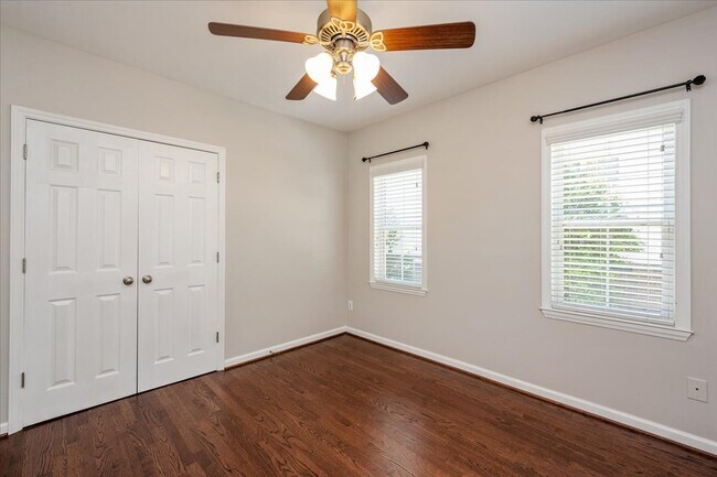 Building Photo - 406 Pershing Rd