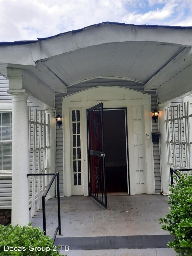 Primary Photo - 3 br, 1.5 bath House - 650 Maple St