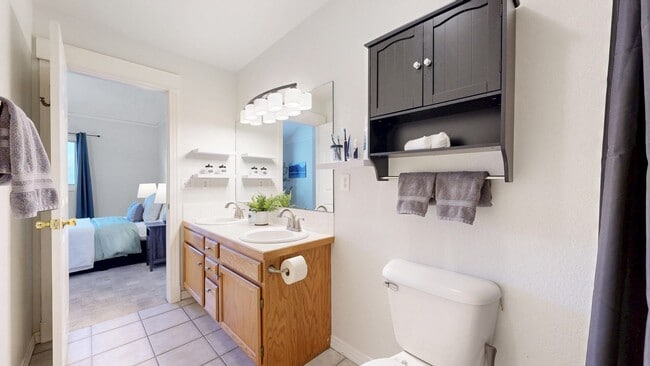 Building Photo - Beautiful Townhome-Fort Collins