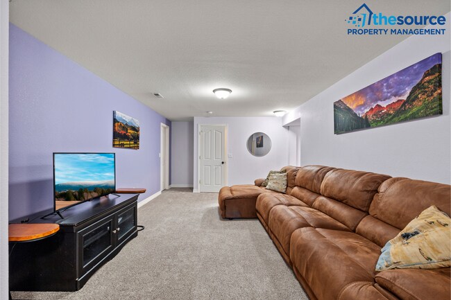 Building Photo - Students Welcome! Charming 4 Bedroom 4 Bathroom Townhome in Desirable West Fort Collins!