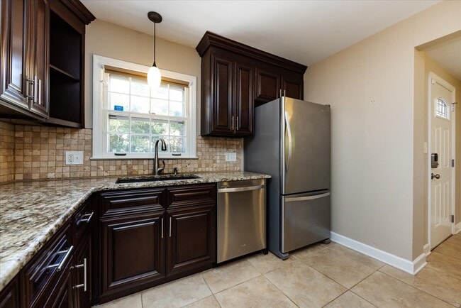 Building Photo - 5400 Farmbrook Dr