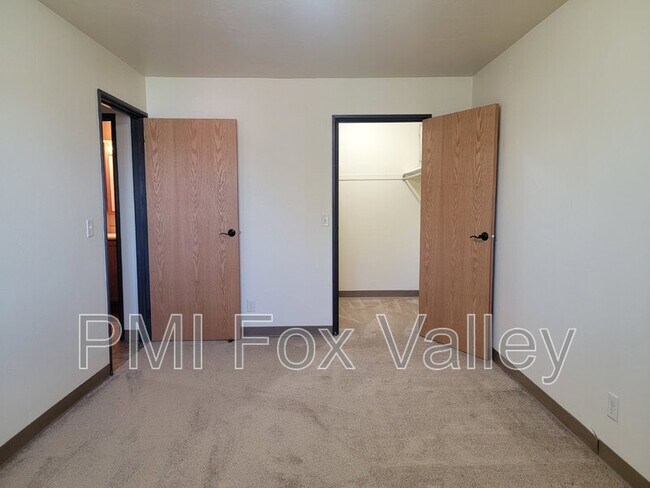 Building Photo - 104 Sycamore Dr