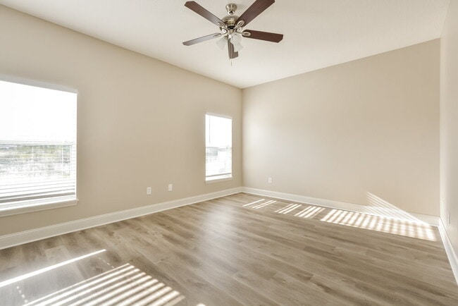 Building Photo - 440 Casa Marina Pl