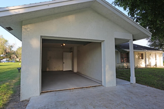 Building Photo - 1550 Easthampton Cir