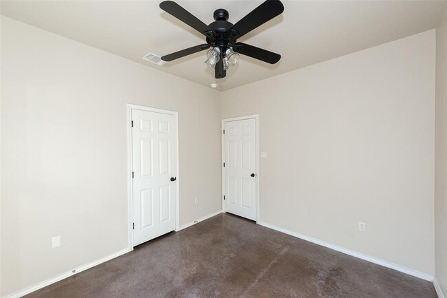 Building Photo - 245 Joanne Lp