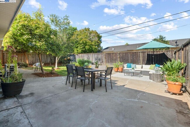 Building Photo - 801 Richmond Ave