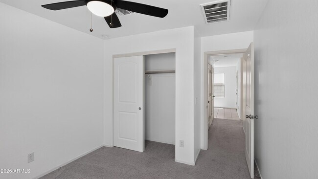 Building Photo - 5667 S 243rd Dr