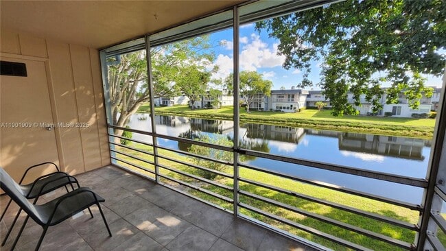 Building Photo - 419 Saxony Way