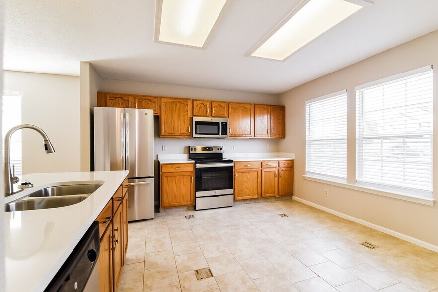 Building Photo - 2217 Westmere Dr