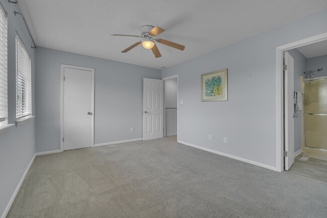 Building Photo - Ready NOW! 1 Block from the Bay! Pet Frien...