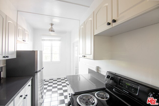 Building Photo - 1201 N Crescent Heights Blvd