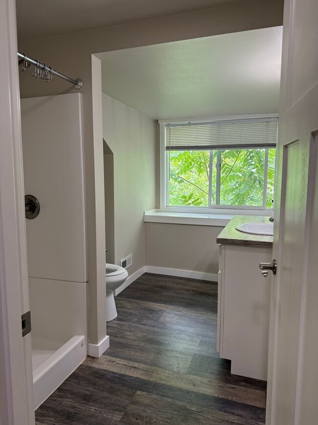 Building Photo - 3 Bedroom Home For Rent