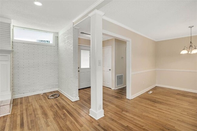 Building Photo - 2908 Mimosa Rd