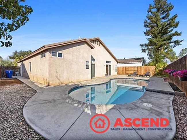 Building Photo - Beautiful 4 Bedroom Home In The Southwest!