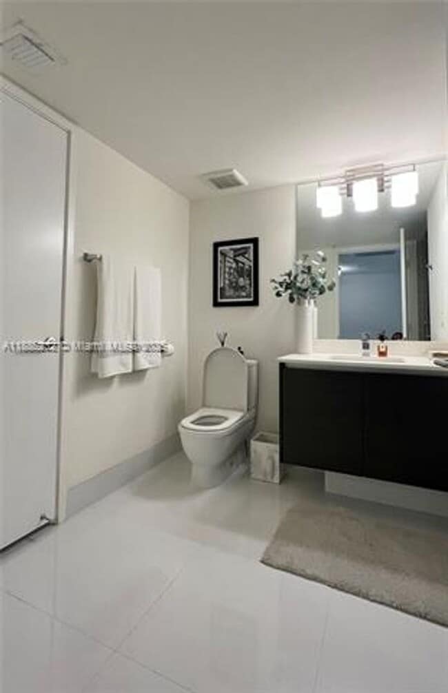 Building Photo - 300 Sunny Isles Blvd