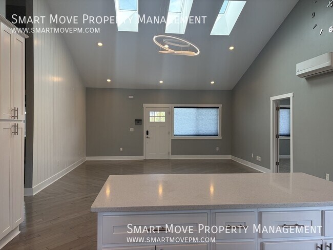 Building Photo - 2311 S Gekeler Ln