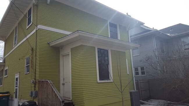 Building Photo - 1005 1st St SW