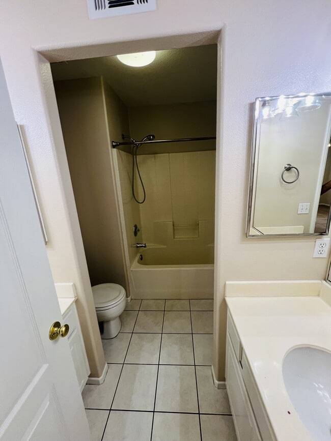 Building Photo - 31182 Amsterdam Rd