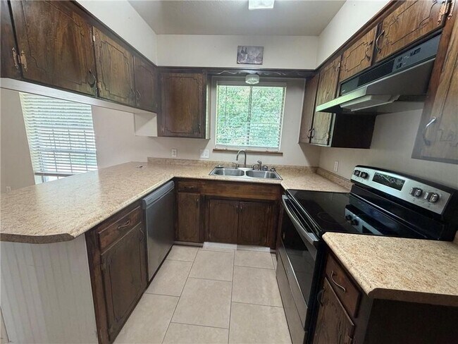 Building Photo - 1546 Wildwood Ln